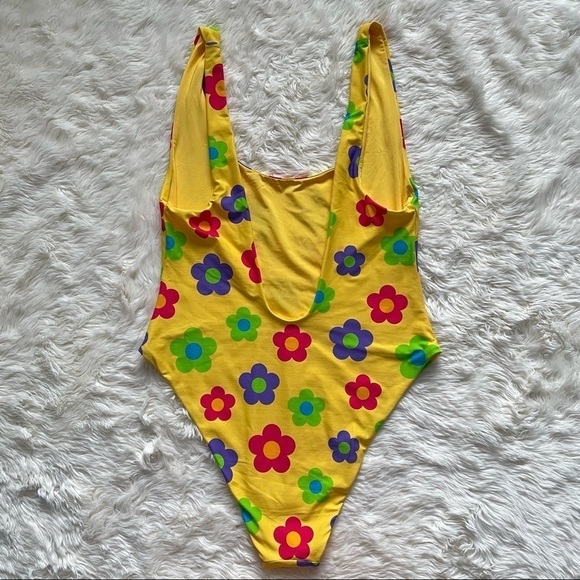WeWoreWhat One Piece Swimsuit Scoop High Leg Printed Nylon Retro Daisies L NWT - Picture 4 of 11